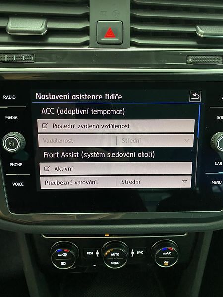 Volkswagen Tiguan 2.0 TSi 4x4 DSG REZERVACE  - fotka 34 z 37