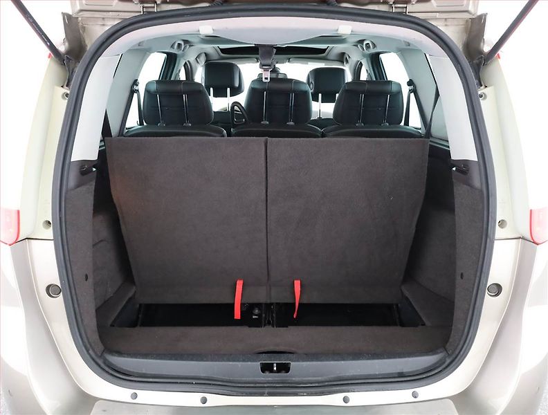 Renault Grand Scénic (2013) 1.6 dCi, 7 míst, Navi, Xenony - fotka 16 z 18