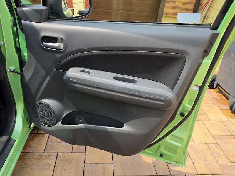 Suzuki Splash 1.2i 63kW KLIMA*REZERVACE* - fotka 35 z 46