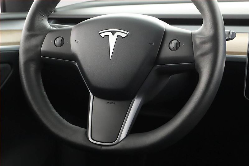 Tesla Model Y (2021) Long Range AWD 75kWh, SoH 91% - fotka 22 z 28