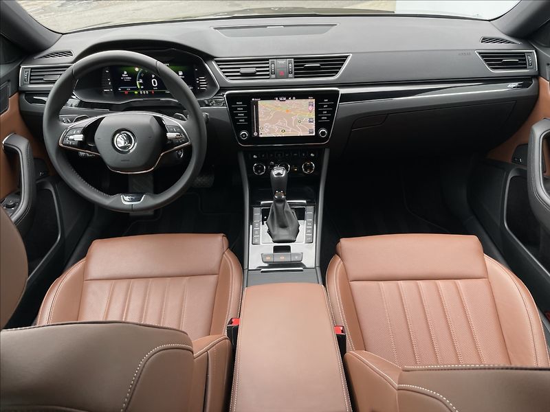 Škoda Superb 2,0 TDI DSG Combi L&K DCC+ACC - fotka 5 z 24