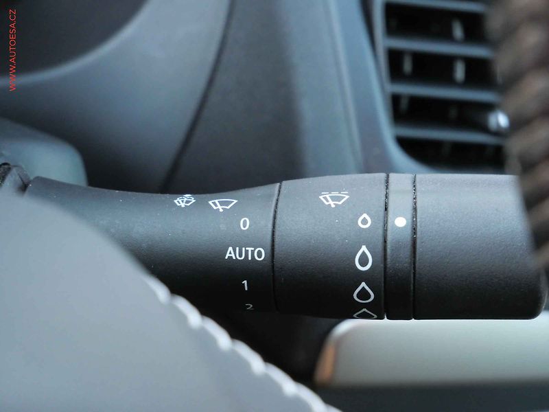 Renault Fluence (2013) 1.6i 16V, ČR, Techno - fotka 16 z 19