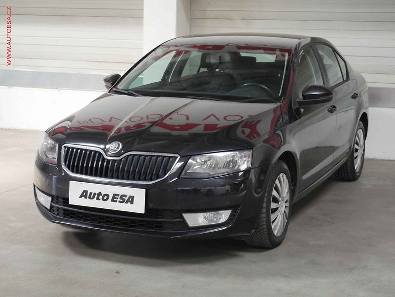Škoda Octavia (2013) 2.0TDi, ČR, AAC, p.čidla - fotka 3 z 20