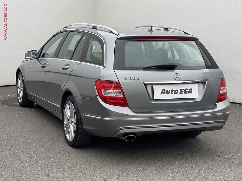 Mercedes-Benz Třídy C (2013) 1.8CGi C200, Avantgarde - fotka 6 z 17