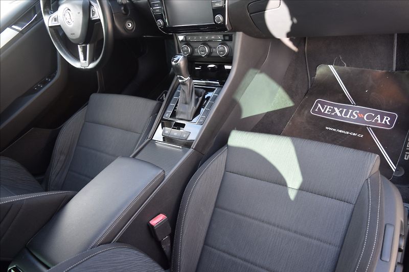Škoda Superb 2,0 TDI 110KW NÍZKÉ KM DSG - fotka 23 z 50