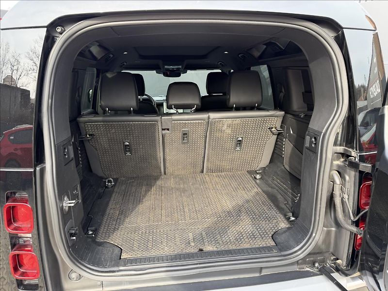 Land Rover Defender 3,0 110 D300 SE AWD AT ČR DPH - fotka 15 z 42
