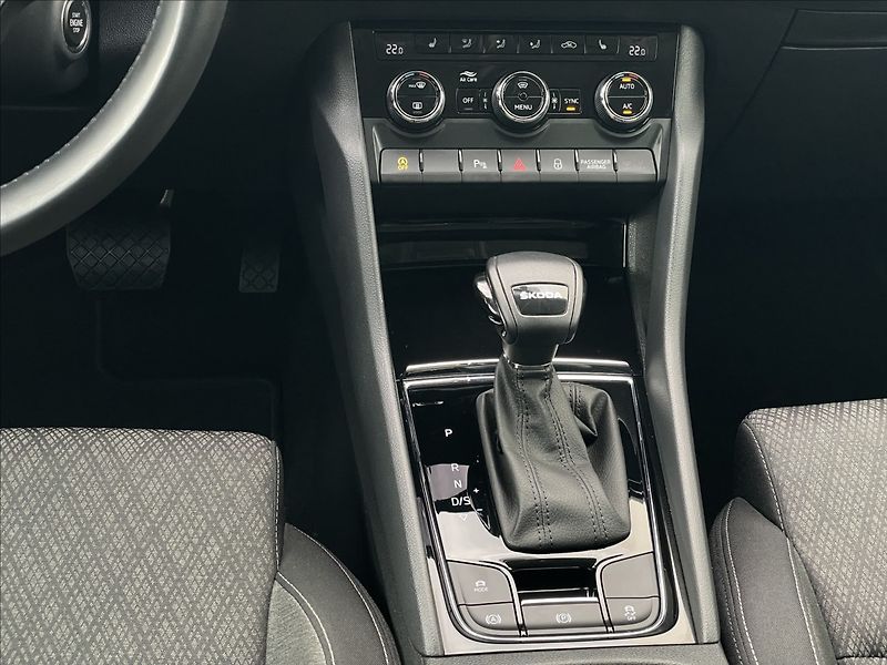 Škoda Karoq 2,0 TDI DSG Style Plus NAVI - fotka 13 z 25