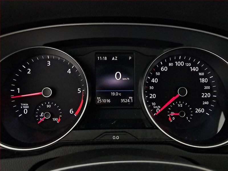 Volkswagen Passat (2017) 2.0 TDI, Automat, Serv.kniha - fotka 11 z 22