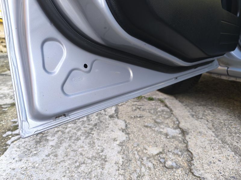 Ford Fusion (2012) 1.4  1.MAJITEL, DOLOŽENÉ KM - fotka 28 z 31