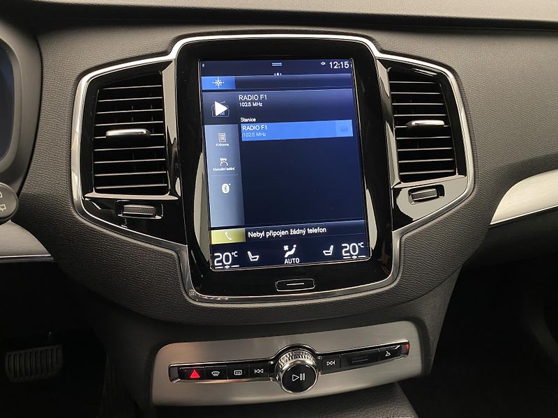 Volvo XC90 D5 AWD MOMENTUM AUT REZERVACE - fotka 39 z 46