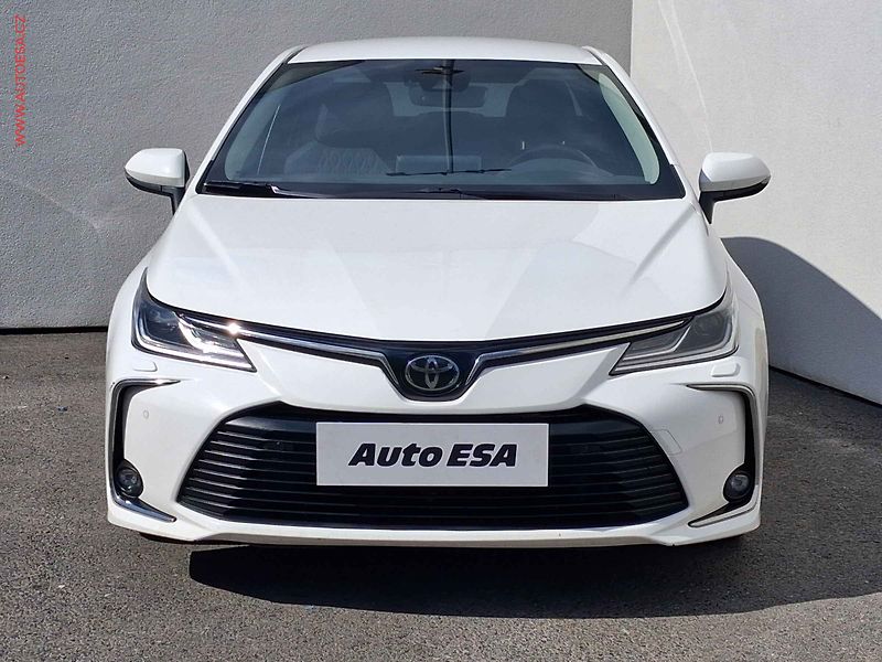 Toyota Corolla (2023) 1.5i, 1.maj,ČR, Dynamic, LED - fotka 2 z 20