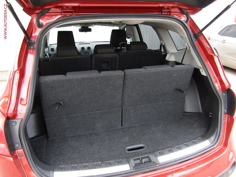 Nissan Qashqai (2009) 2.0 dCi 4x4, 7míst, ČR, AC - fotka 7 z 20