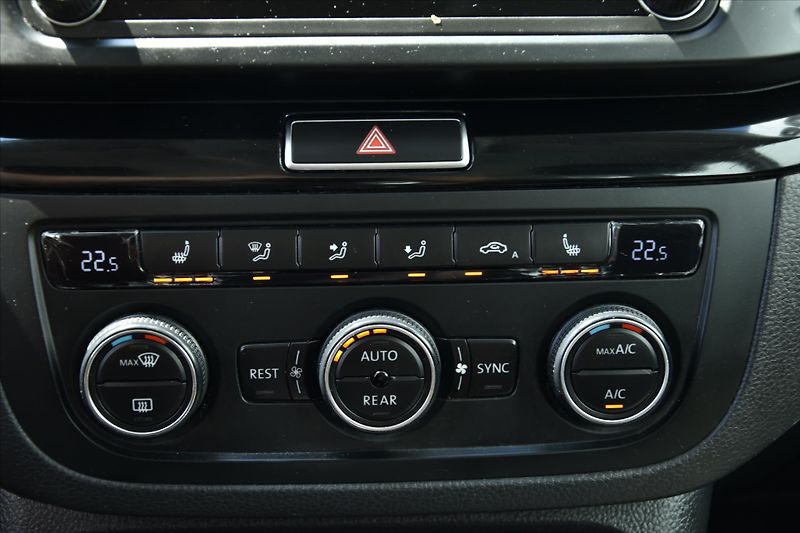 Volkswagen Sharan 2.0TDI 110kW HIGHLINE 1MAJ. ČR - fotka 19 z 25