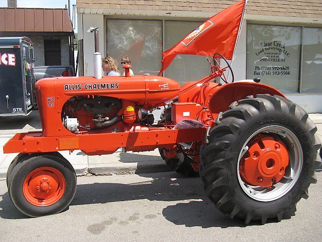 Traktor Allis - Chalmers WD45., zdroj: Wikimedia Commons, jinduell, CC BY-SA 2.9