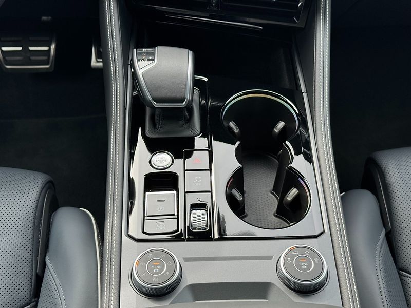 Volkswagen Touareg (2025) R-Line 3.0 TDI 4Motion 210kW - fotka 21 z 47