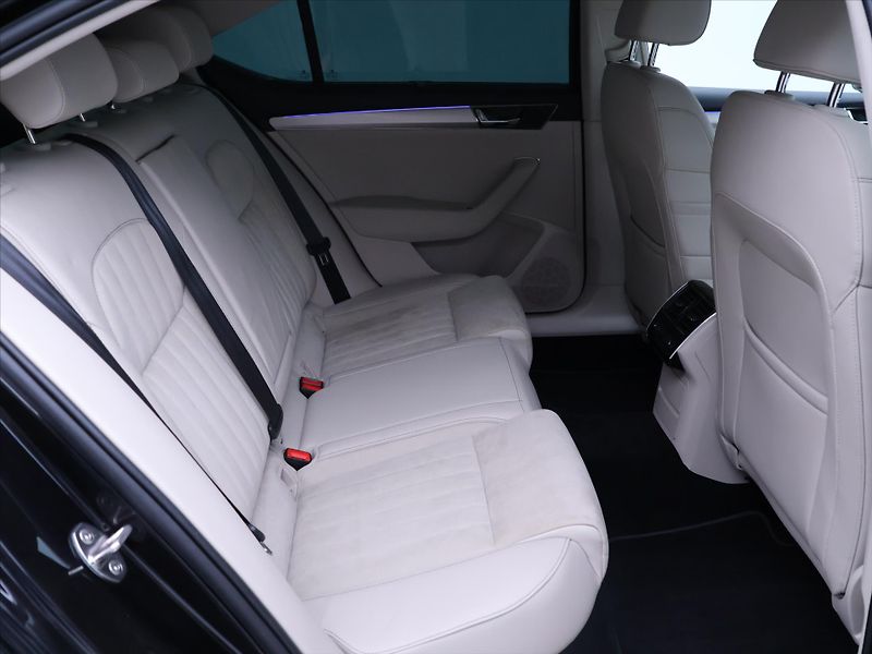 Škoda Superb 2,0 TDI  110 kW DSG DPH CZ - fotka 13 z 43