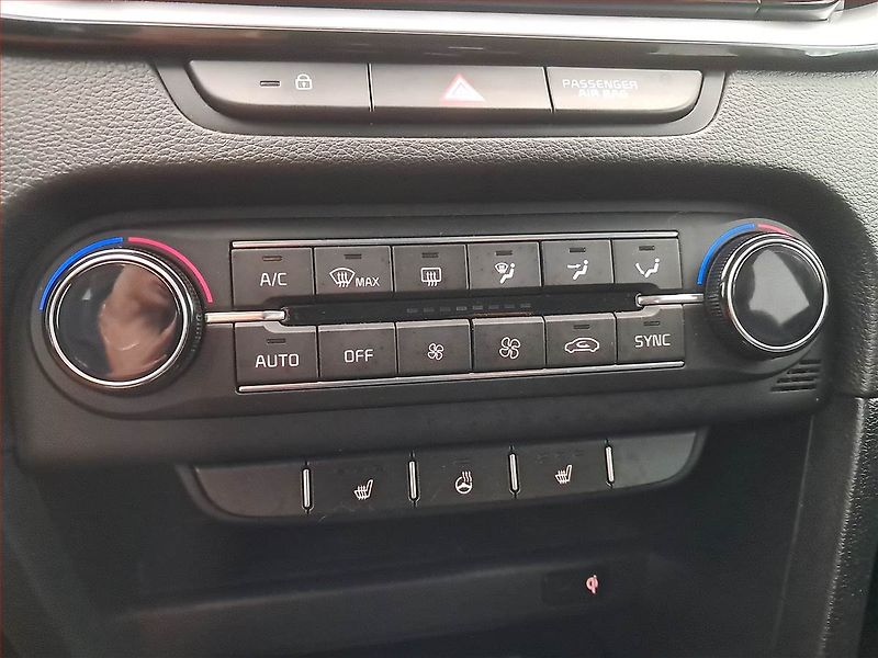 Kia XCeed (2019) 1.4 T-GDI, Serv.kniha, Kůže - fotka 18 z 21