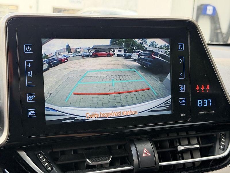 Toyota C-HR 1.8 Hybrid 90kW E-CVT Dynamic - fotka 11 z 22