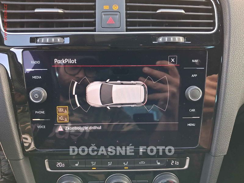 Volkswagen Golf (2019) 2.0 TSi, GTi, DSG, LED - fotka 18 z 20