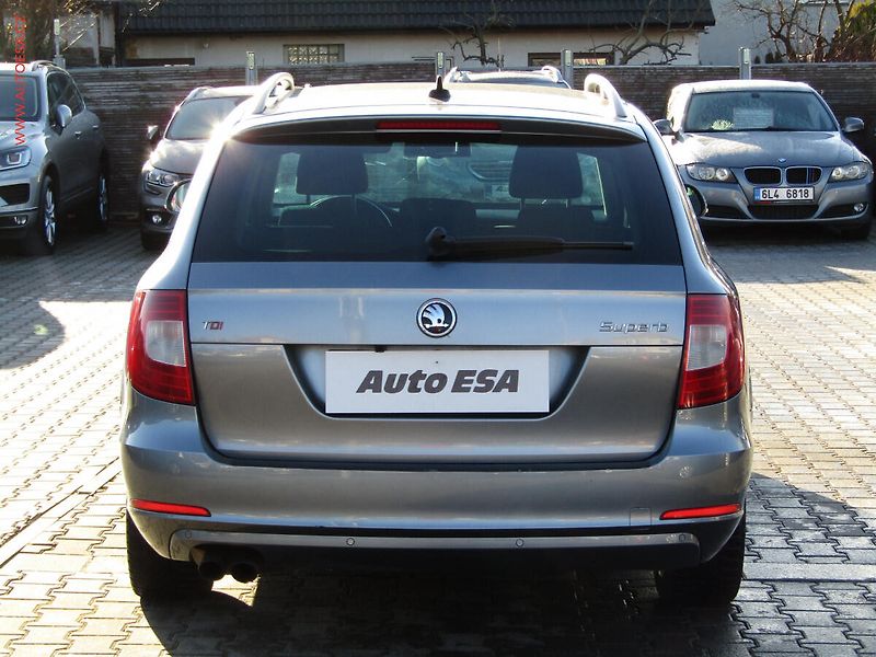 Škoda Superb (2012) 2.0 TDi, DSG - fotka 5 z 19