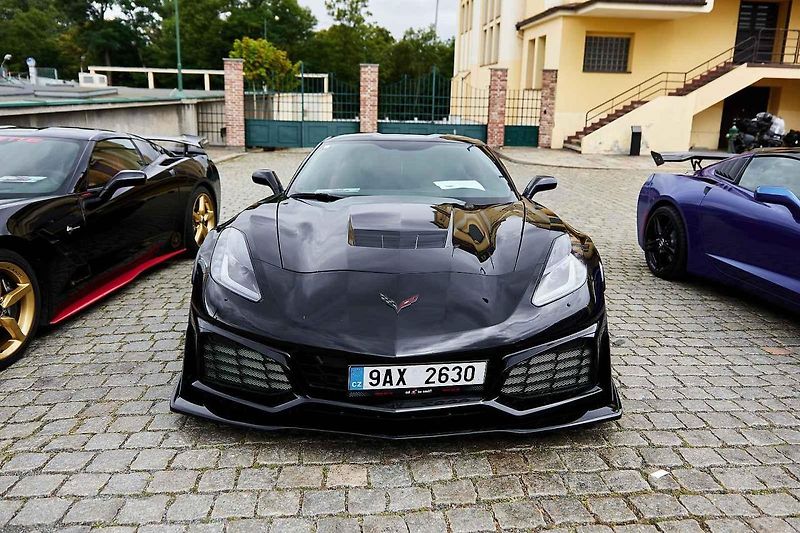 Americké automobily Corvette na 21. ročníku tradičního srazu v areálu Plzeňského Prazdroje.