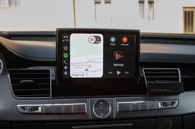 Audi S8 - fotka 16 z 30