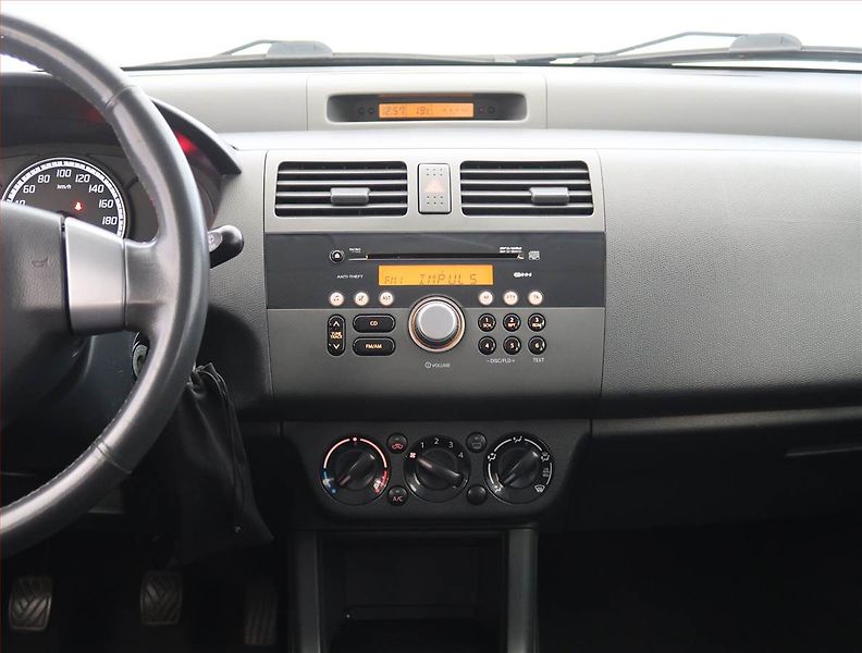 Suzuki Swift (2009) 1.3 i, 4X4, po STK, Tažné - fotka 12 z 16