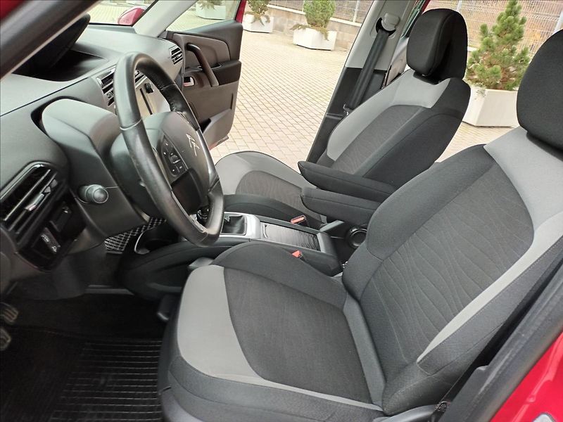 Citroën C4 Picasso 1,2 -81KW,DIGIKLIMA,KOLA - fotka 15 z 46