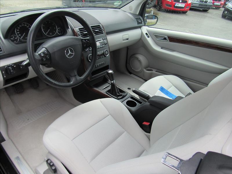 Mercedes-Benz Třídy A 1,5 A150 Elegance 70KW - fotka 9 z 26