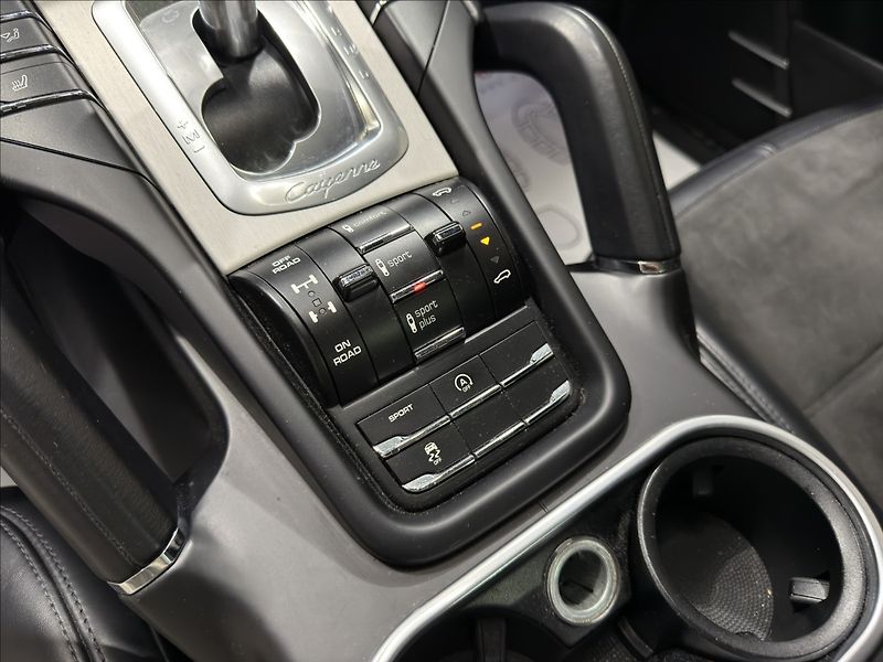 Porsche Cayenne 3,0   D VZDUCH PANO BOSE 360 - fotka 20 z 44