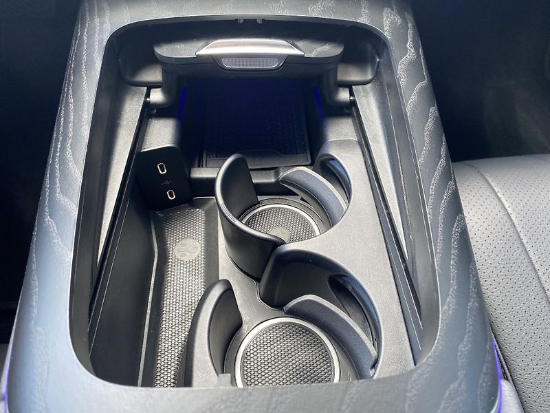 Mercedes-Benz Třídy E E 220 d 4M Avantgarde - fotka 23 z 26