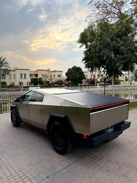 Tesla Cybertruck (2024) Jeden z prvních v ČR - fotka 9 z 18