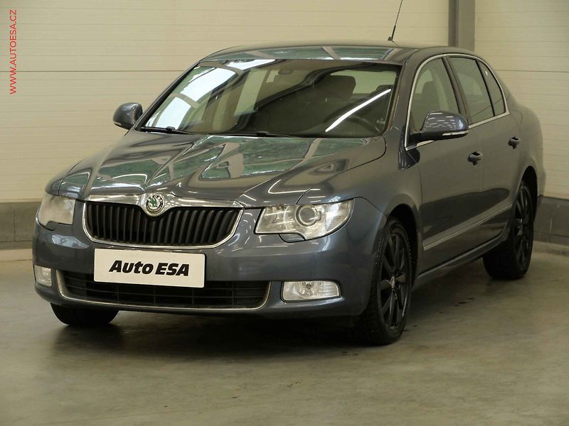 Škoda Superb (2009) 2.0 TDi, ČR, Xenon, AC - fotka 3 z 23