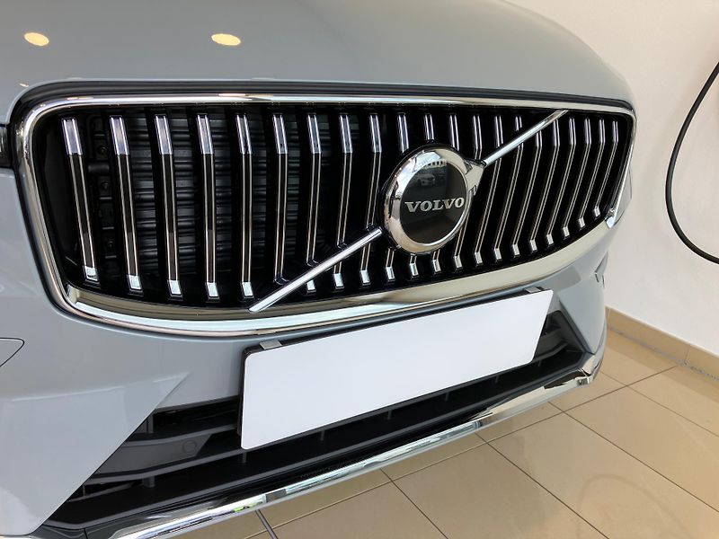 Volvo XC60 T6 eAWD Recharge Core, PANO - fotka 3 z 42