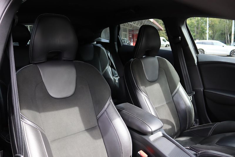 Volvo V40 Volvo V40 R-Design 140kW - fotka 48 z 55