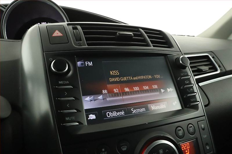 Toyota Verso (2017) 1.6 D-4D, 7 míst, Navi, Xenony - fotka 10 z 16