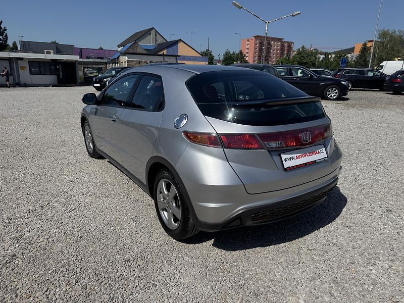 Honda Civic (2006) 1,4i-VTEC,SPORT,rezervace - fotka 6 z 36