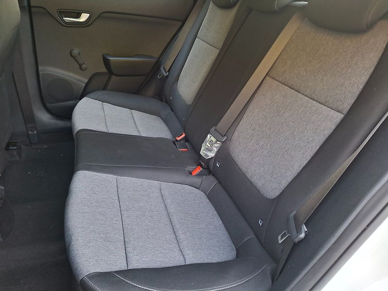 Kia Stonic (2021) 1.2i 61kW COMFORT -1.MAJITEL - fotka 21 z 30