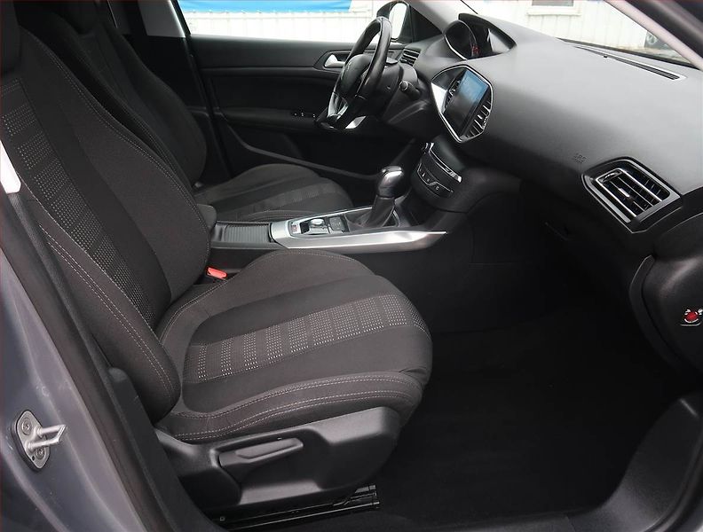 Peugeot 308 (2015) 2.0 HDI, Automat, Navi - fotka 9 z 23