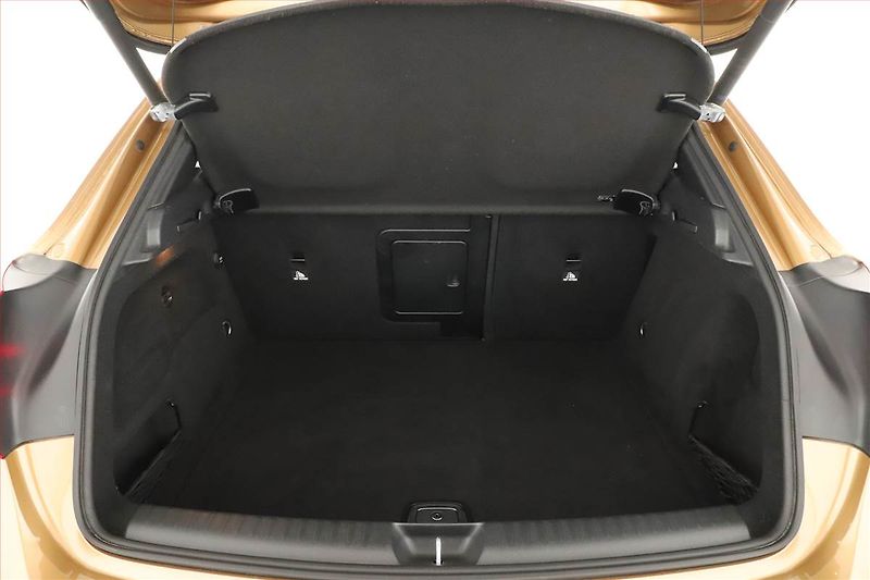 Mercedes-Benz GLA (2017) Style 200, Kůže, Tempomat - fotka 19 z 20