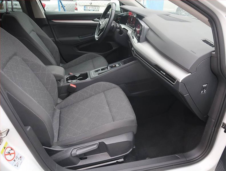 Volkswagen Golf (2021) 1.5 eTSI, Automat, Tempomat - fotka 9 z 19