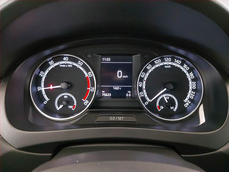 Škoda Rapid (2019) Spaceback 1.0 TSI, Xenony - fotka 11 z 17