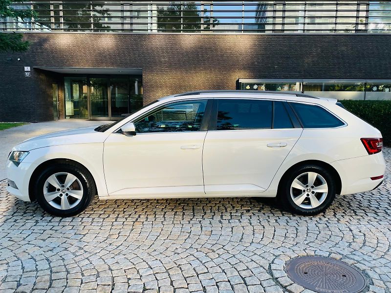 Škoda Superb 2.0TDI 1MAJITEL TAŽNÉ SERVISKA - fotka 18 z 44