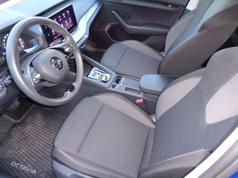 Škoda Octavia 2.0 TDi DSG Ambition 85 kW - fotka 10 z 30