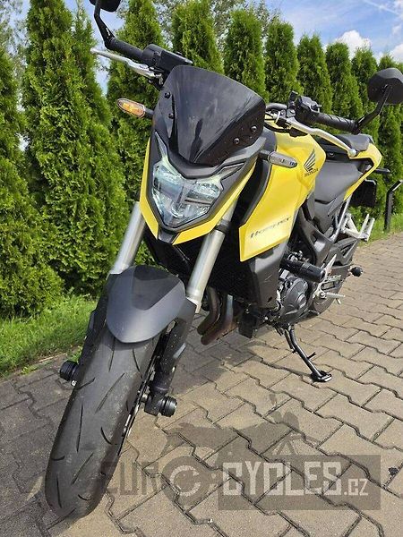 Honda CB 750 Hornet (2023) - fotka 9 z 19