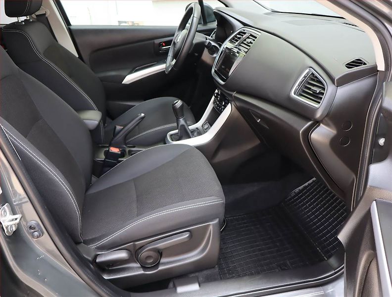 Suzuki SX4 S-Cross (2019) 1.0 BoosterJet, 4X4 - fotka 9 z 17
