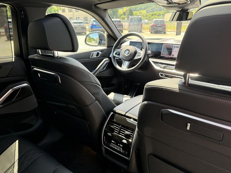 BMW X6 (2024) 30XD 210kW M-PAKET R22 BLACK!! - fotka 37 z 57