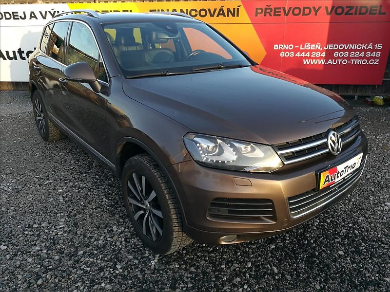 Volkswagen Touareg 3,0 TDI V6 Tiptronic - fotka 2 z 27