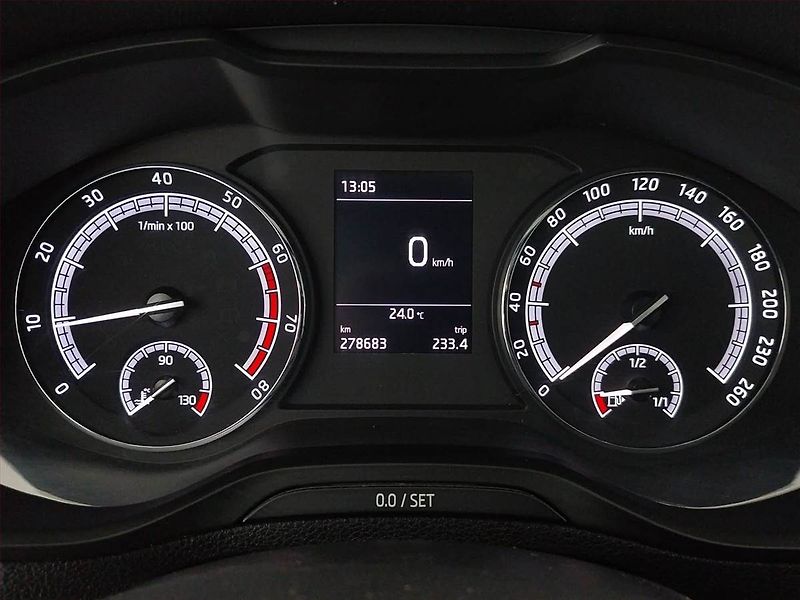 Škoda Karoq (2018) Ambition Plus 1.5 TSI - fotka 11 z 19