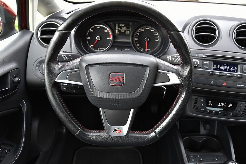 Seat Ibiza FR 1.6 TDi CR,XENON,KŮŽE,FACE - fotka 17 z 47